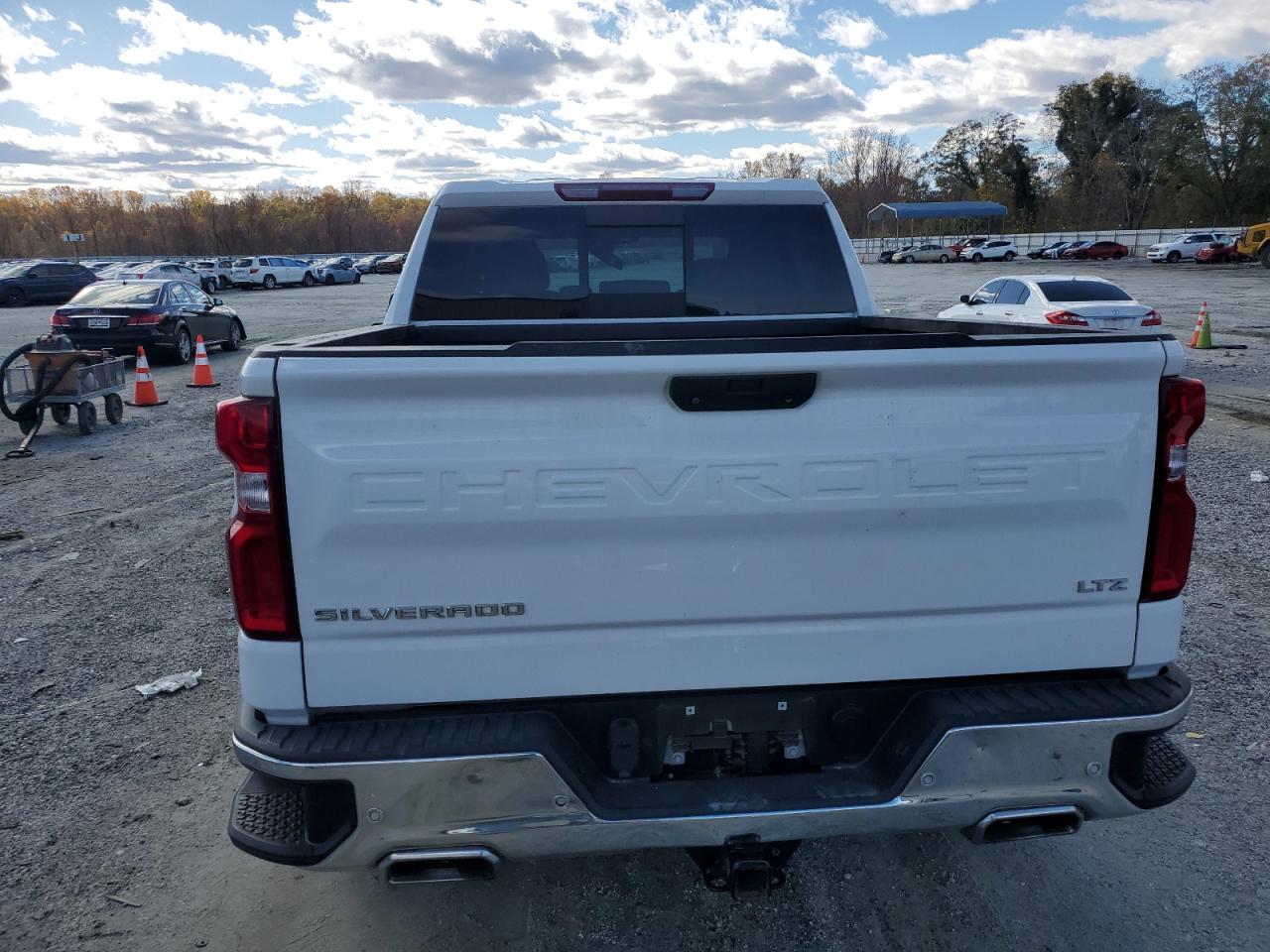 Chevrolet Silverado K1500 Ltz Image 9