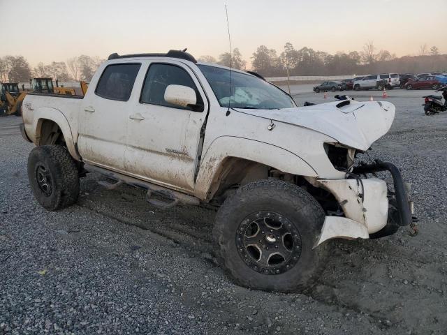 Toyota Tacoma Double Cab Image 12