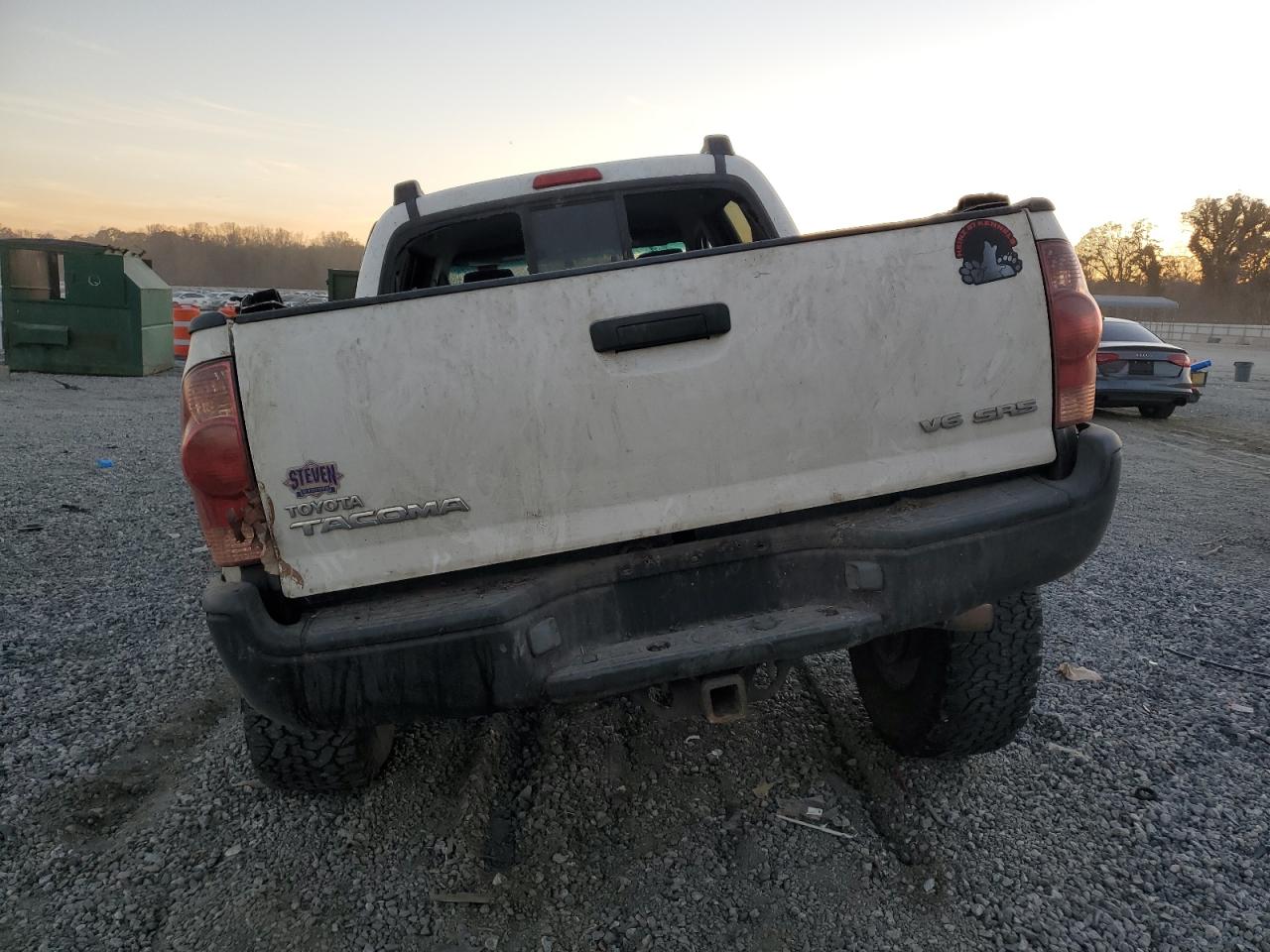 Toyota Tacoma Double Cab Image 3