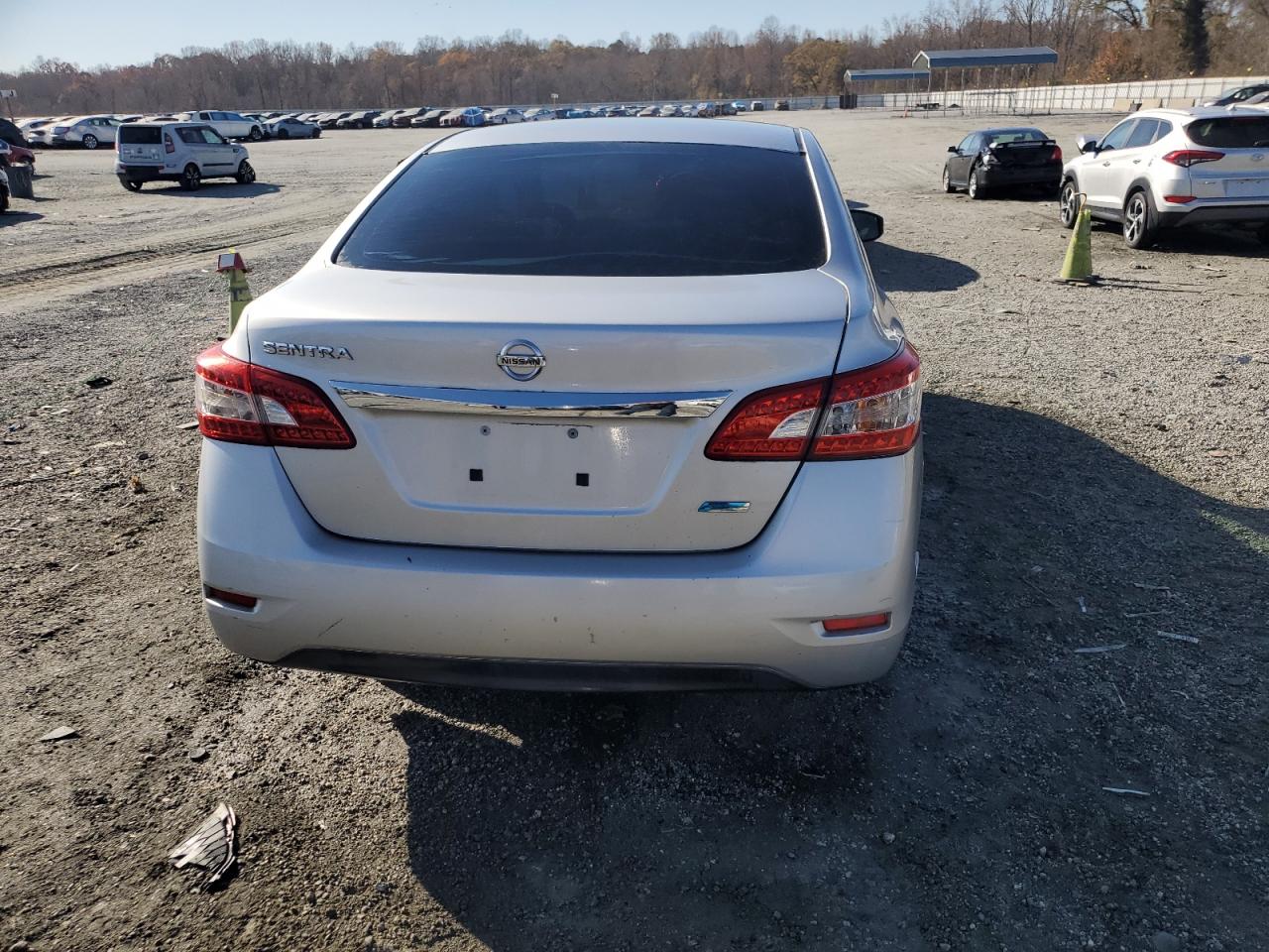 Nissan Sentra S Image 5