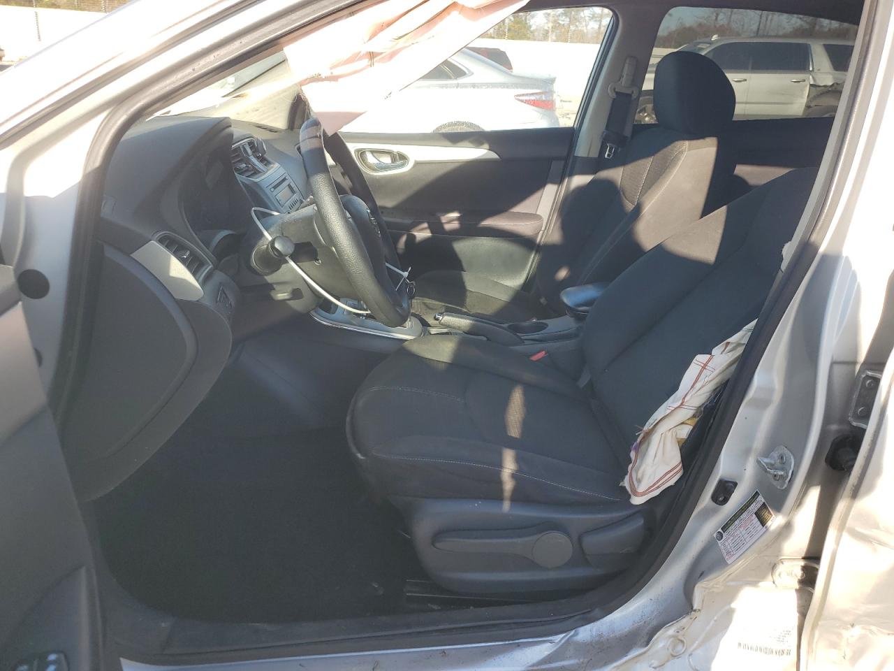 Nissan Sentra S Image 3