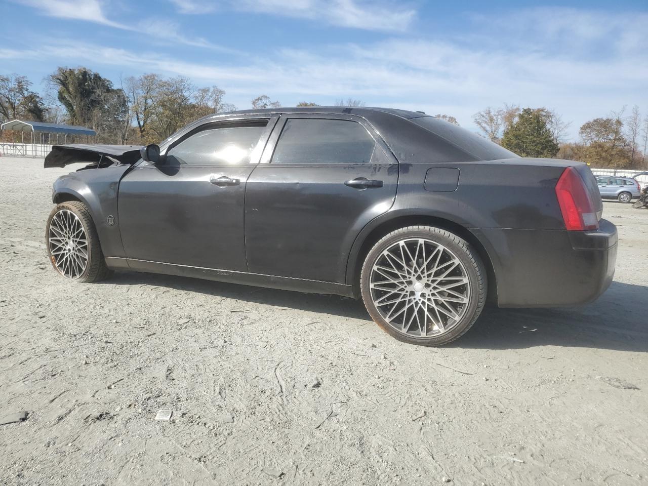 Chrysler 300 Touring Image 2