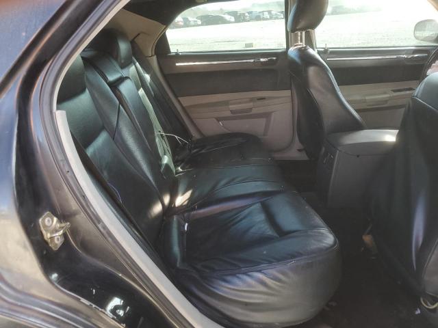 Chrysler 300 Touring Image 8