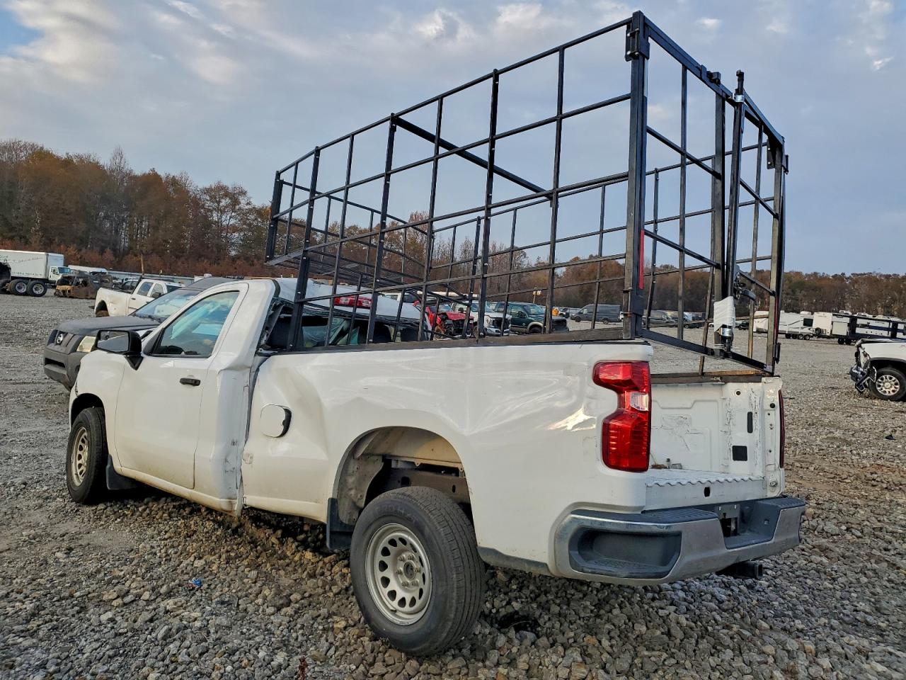 Chevrolet Silverado C1500 Image 2