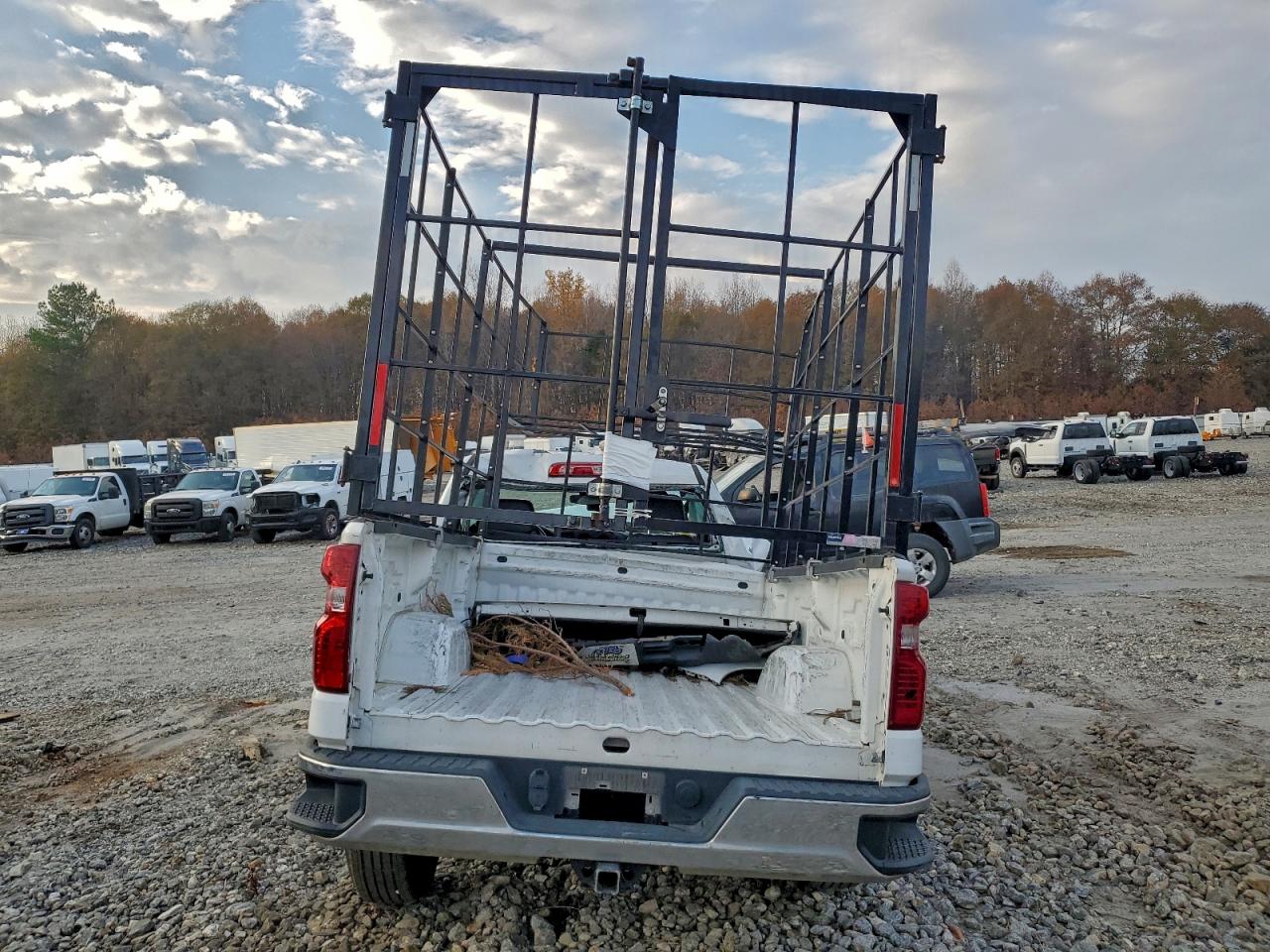 Chevrolet Silverado C1500 Image 6