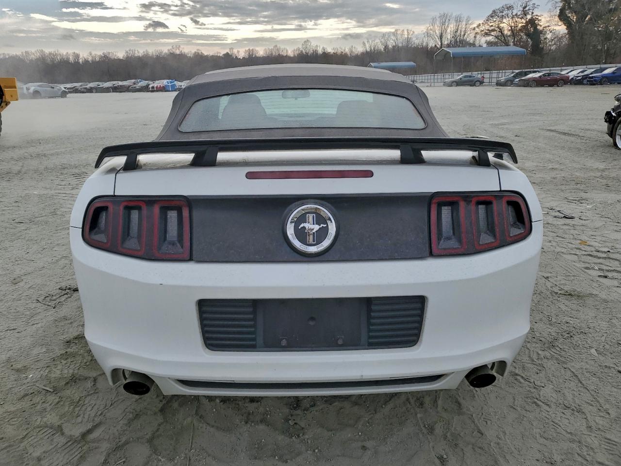 Ford Mustang Image 5