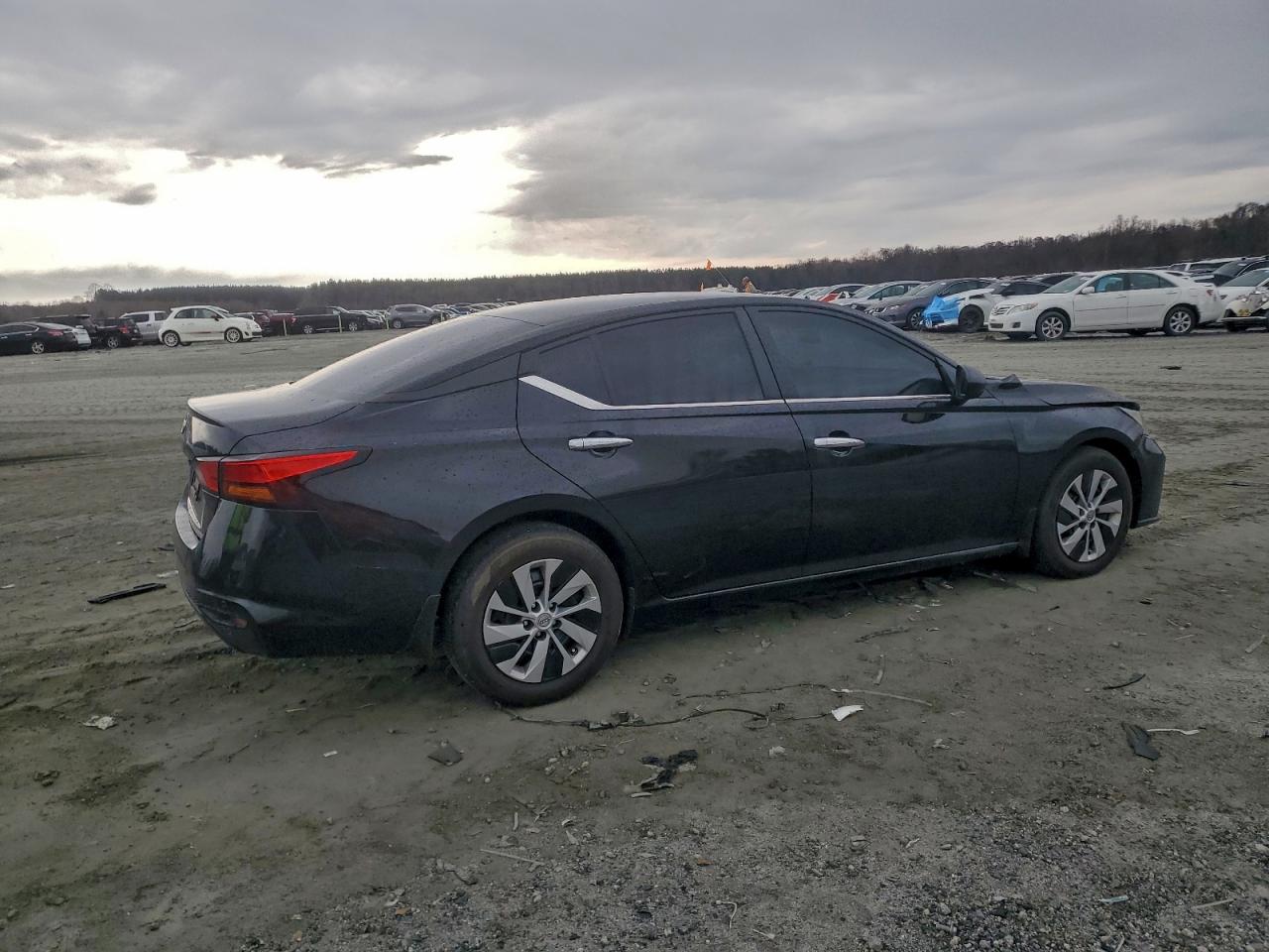 Nissan Altima S Image 7