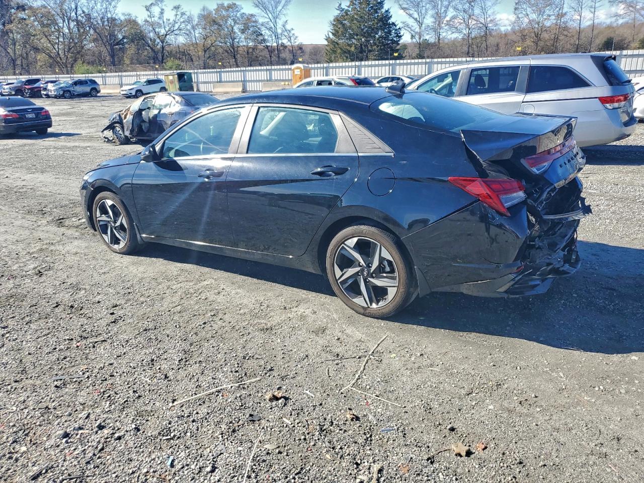 Hyundai ELANTRA Limited Image 4