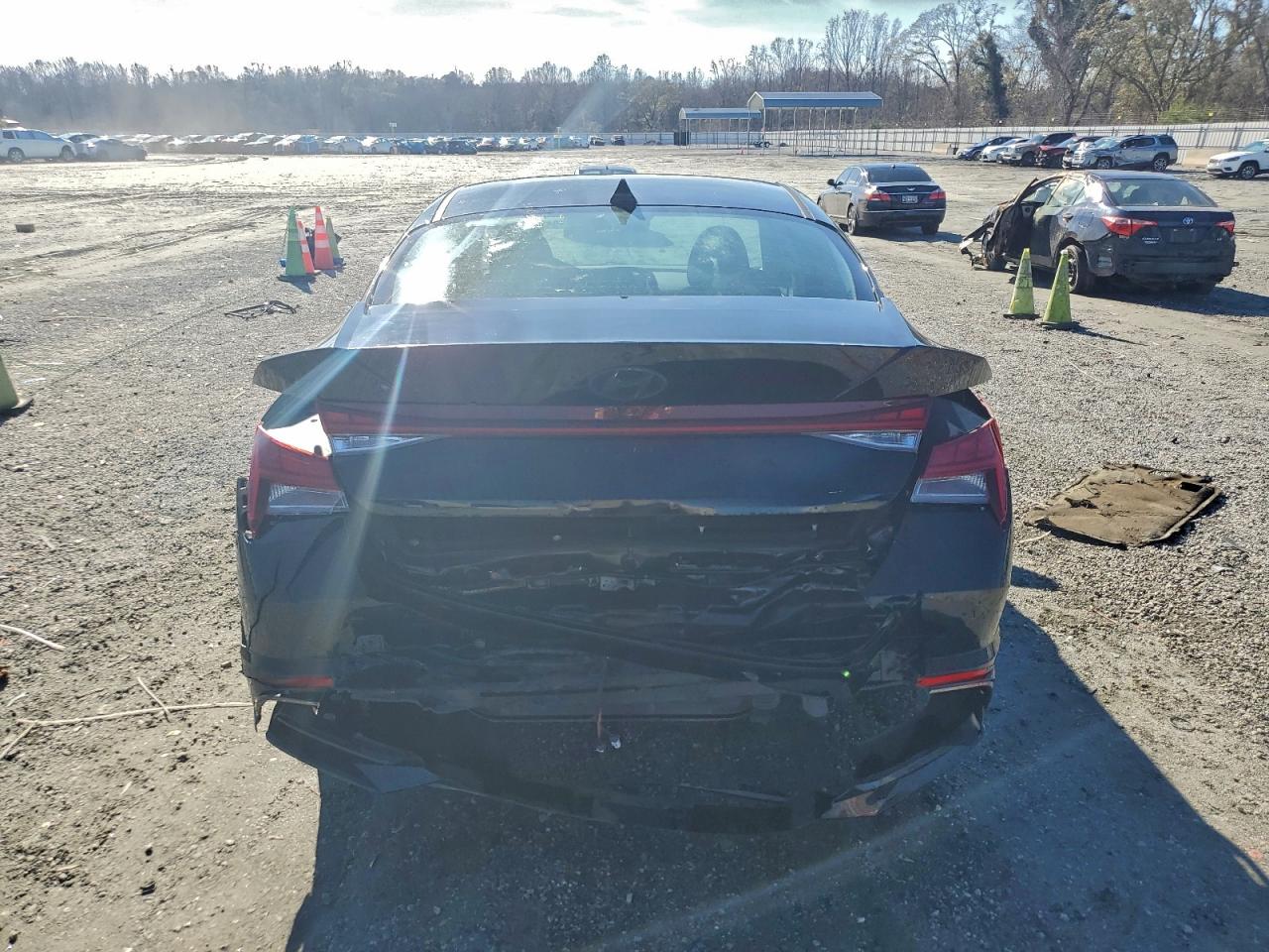 Hyundai ELANTRA Limited Image 5