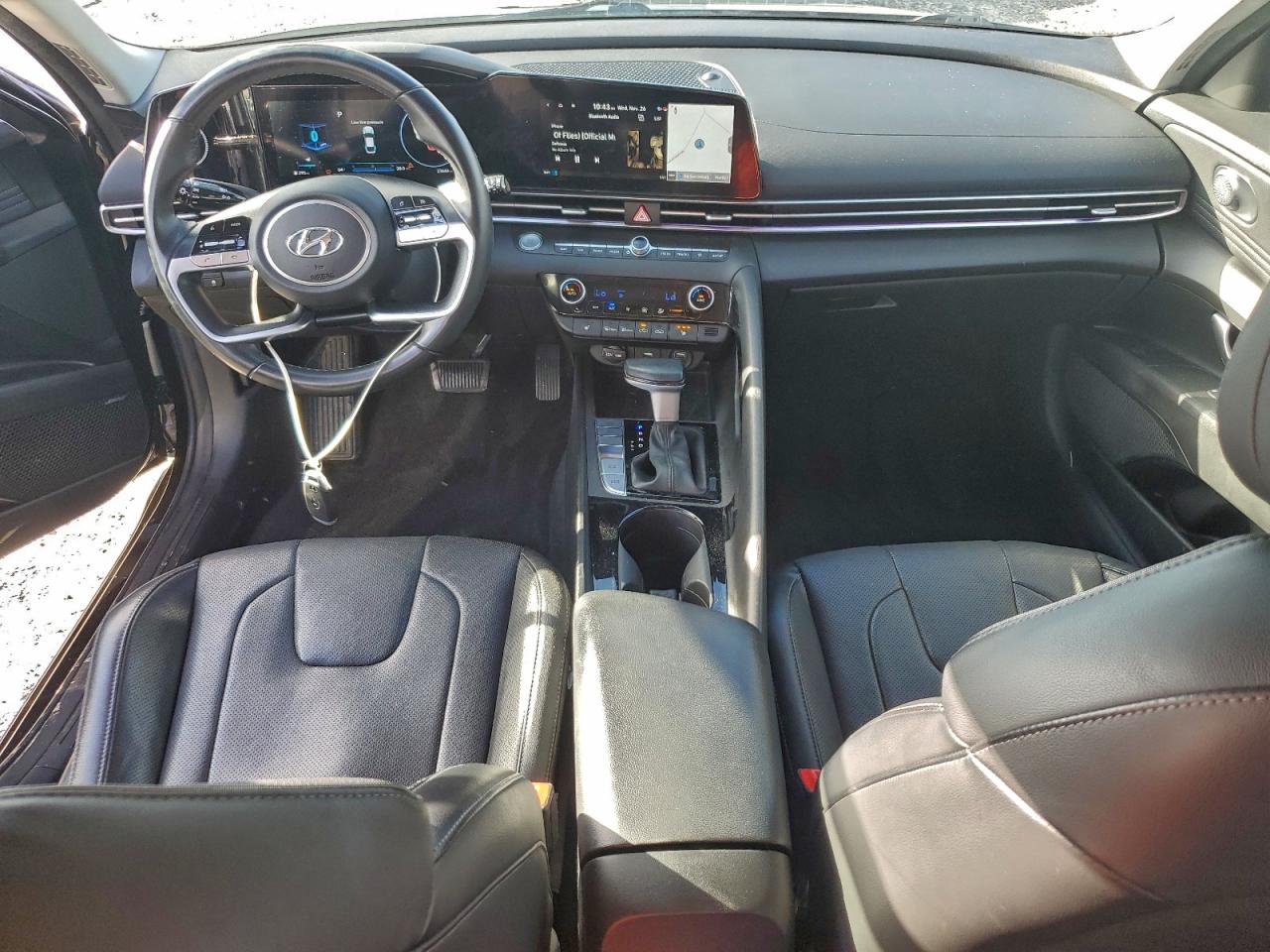 Hyundai ELANTRA Limited Image 3