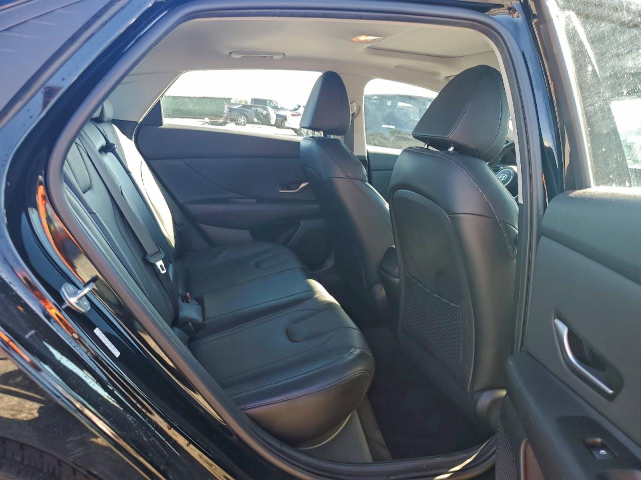 Hyundai ELANTRA Limited Image 8