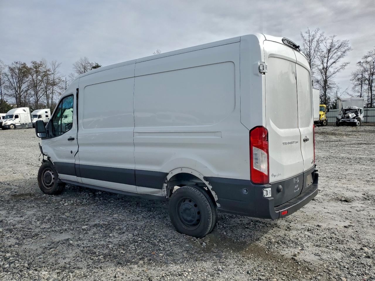 Ford Transit T-250 Image 5
