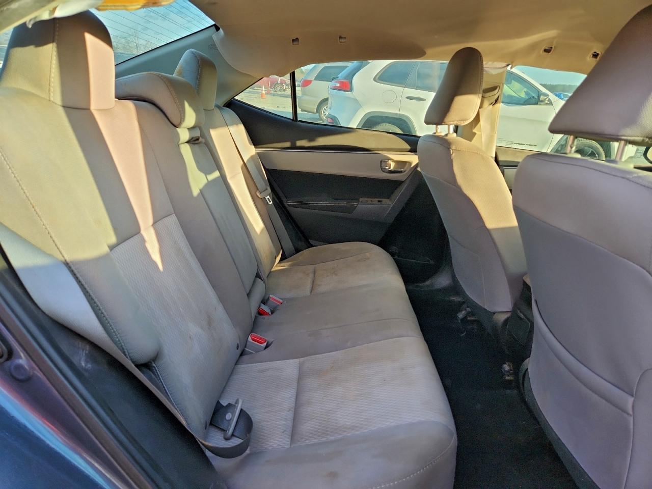 Toyota Corolla L Image 9