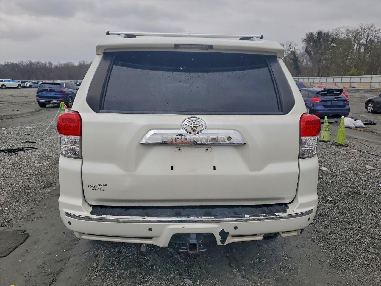 Toyota 4Runner Sr5 Image 3