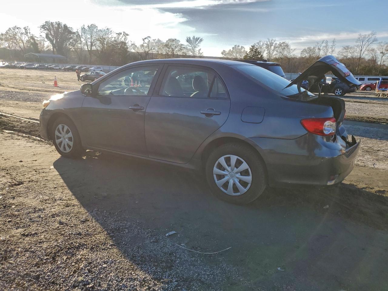 Toyota Corolla Base Image 10