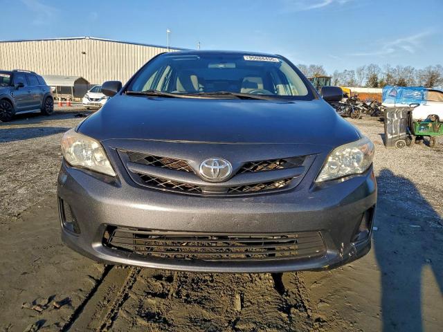 Toyota Corolla Base Image 8