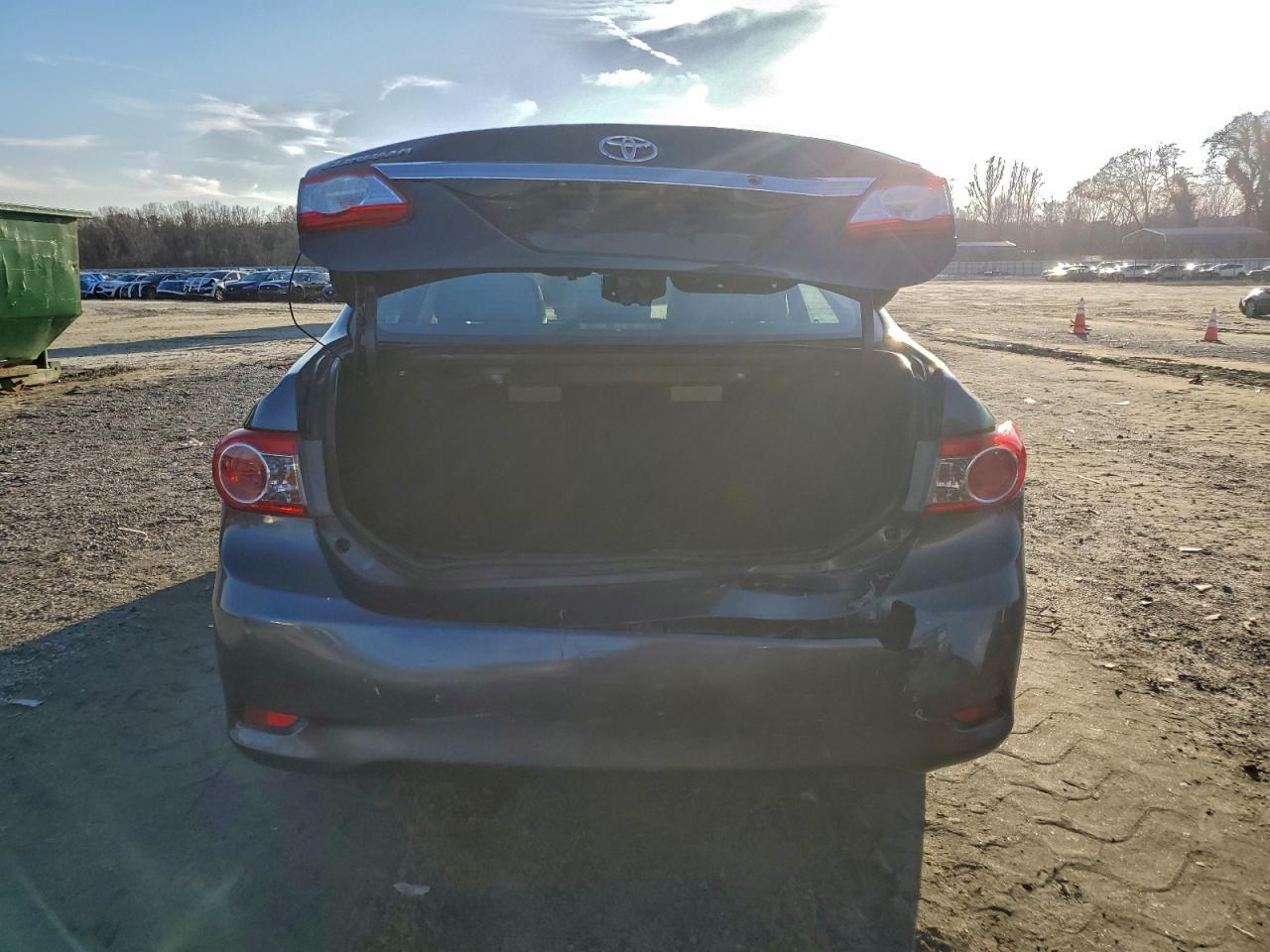 Toyota Corolla Base Image 12