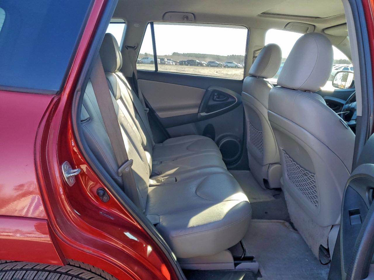 Toyota RAV4 Limited Image 10