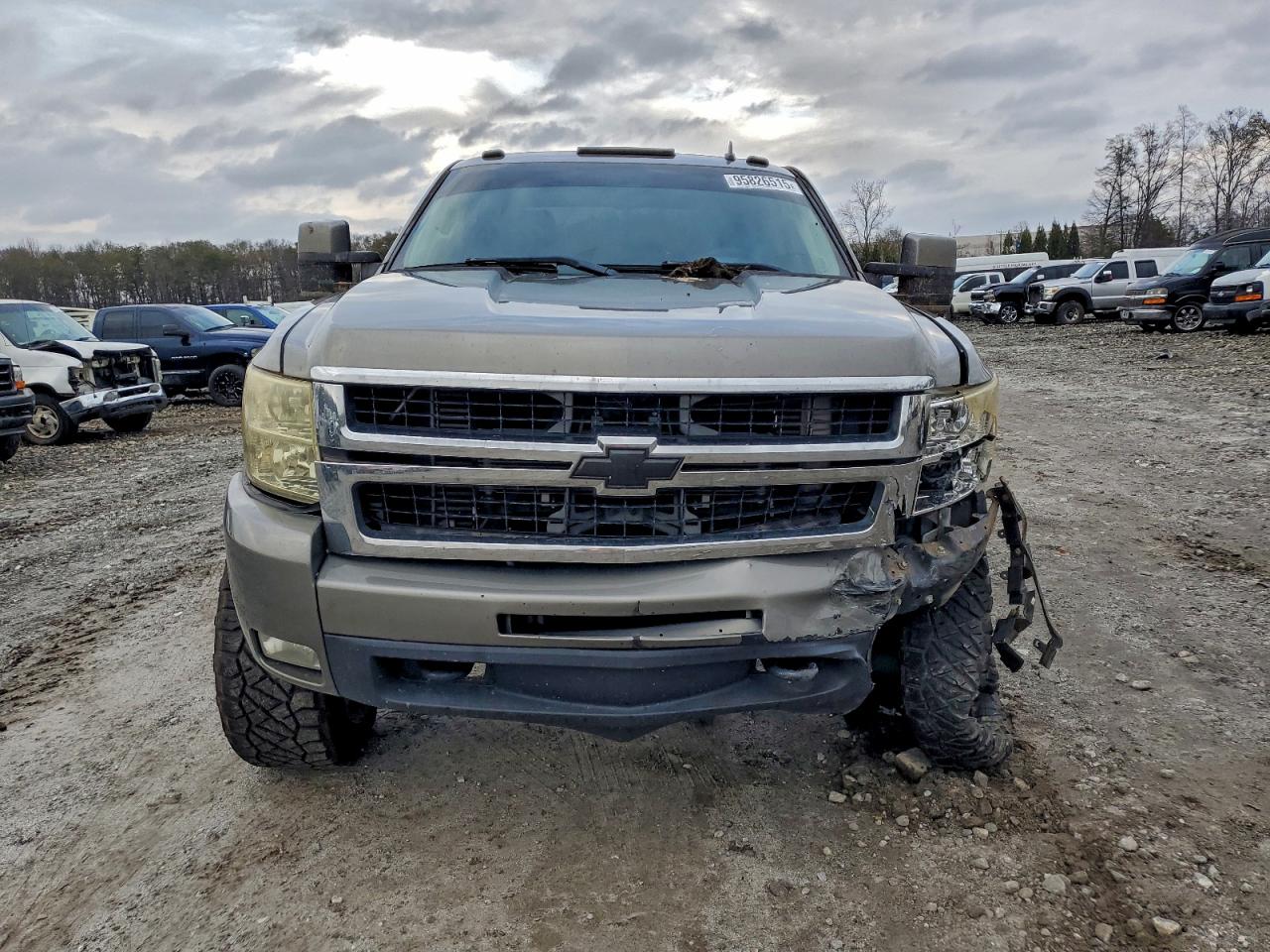 Chevrolet Silverado K2500 Heavy Duty Ltz Image 2