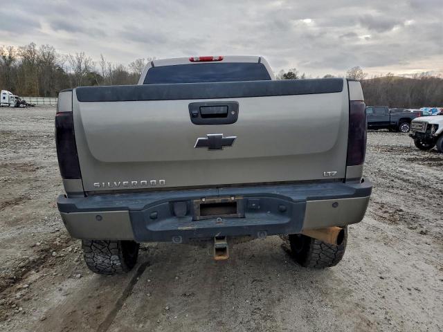 Chevrolet Silverado K2500 Heavy Duty Ltz Image 11