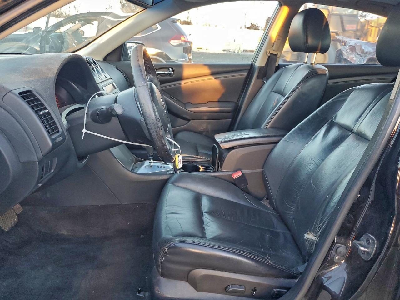 Nissan Altima 2.5 Image 2