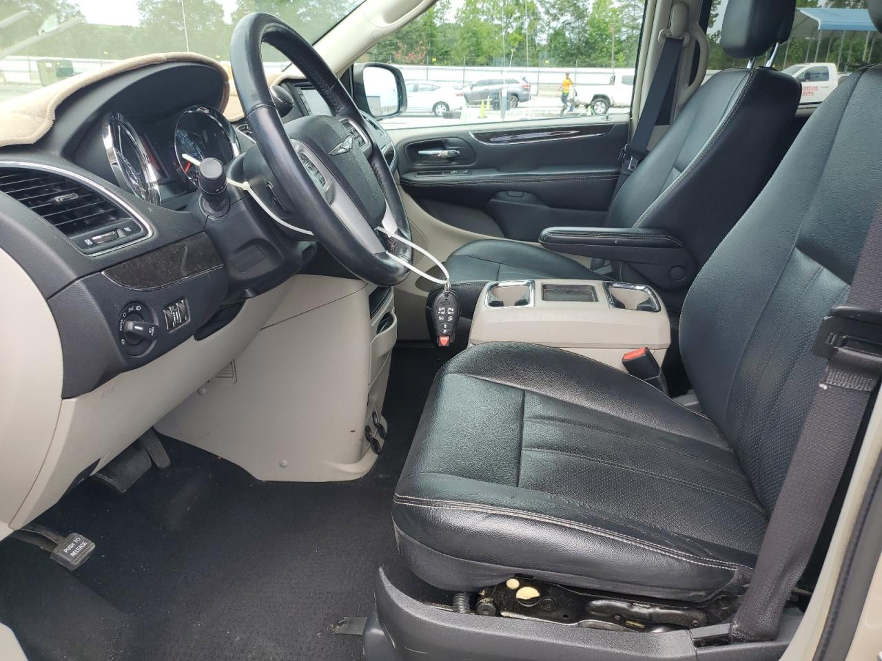 Chrysler Minivan Touring L Image 5