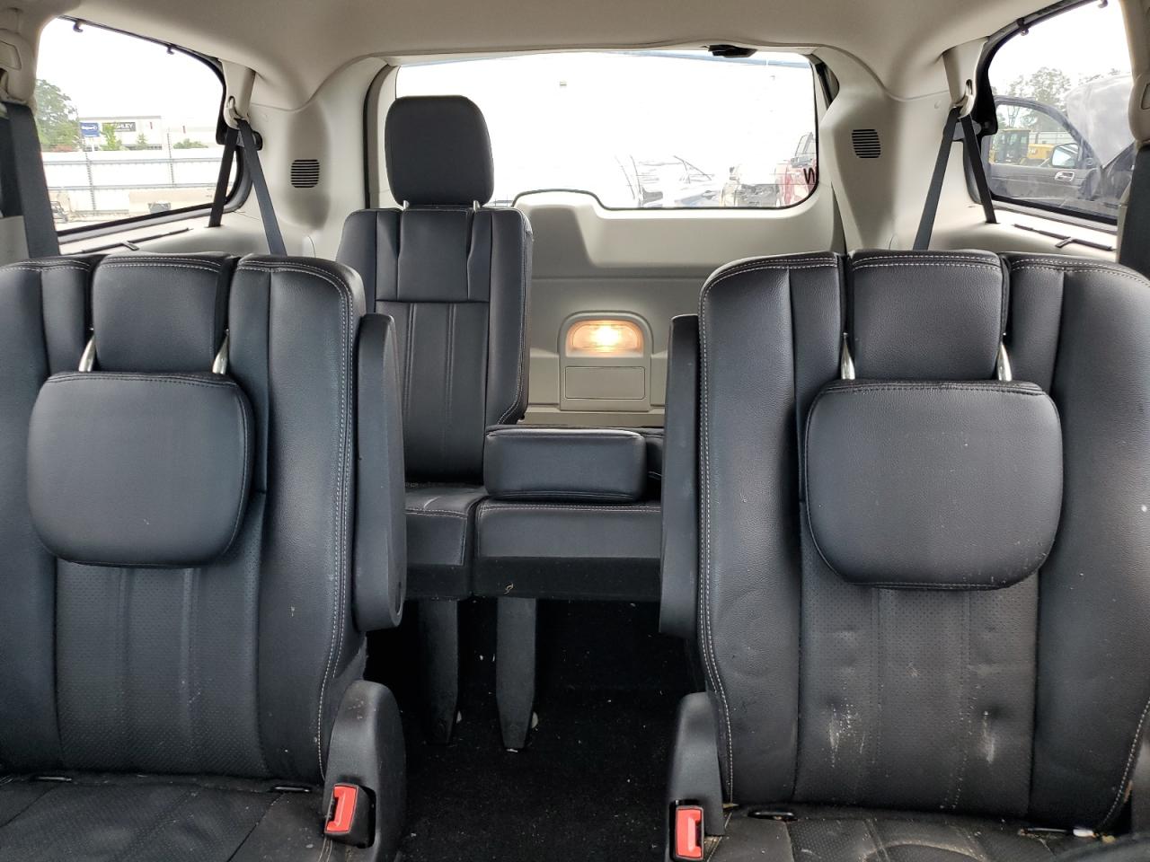 Chrysler Minivan Touring L Image 8