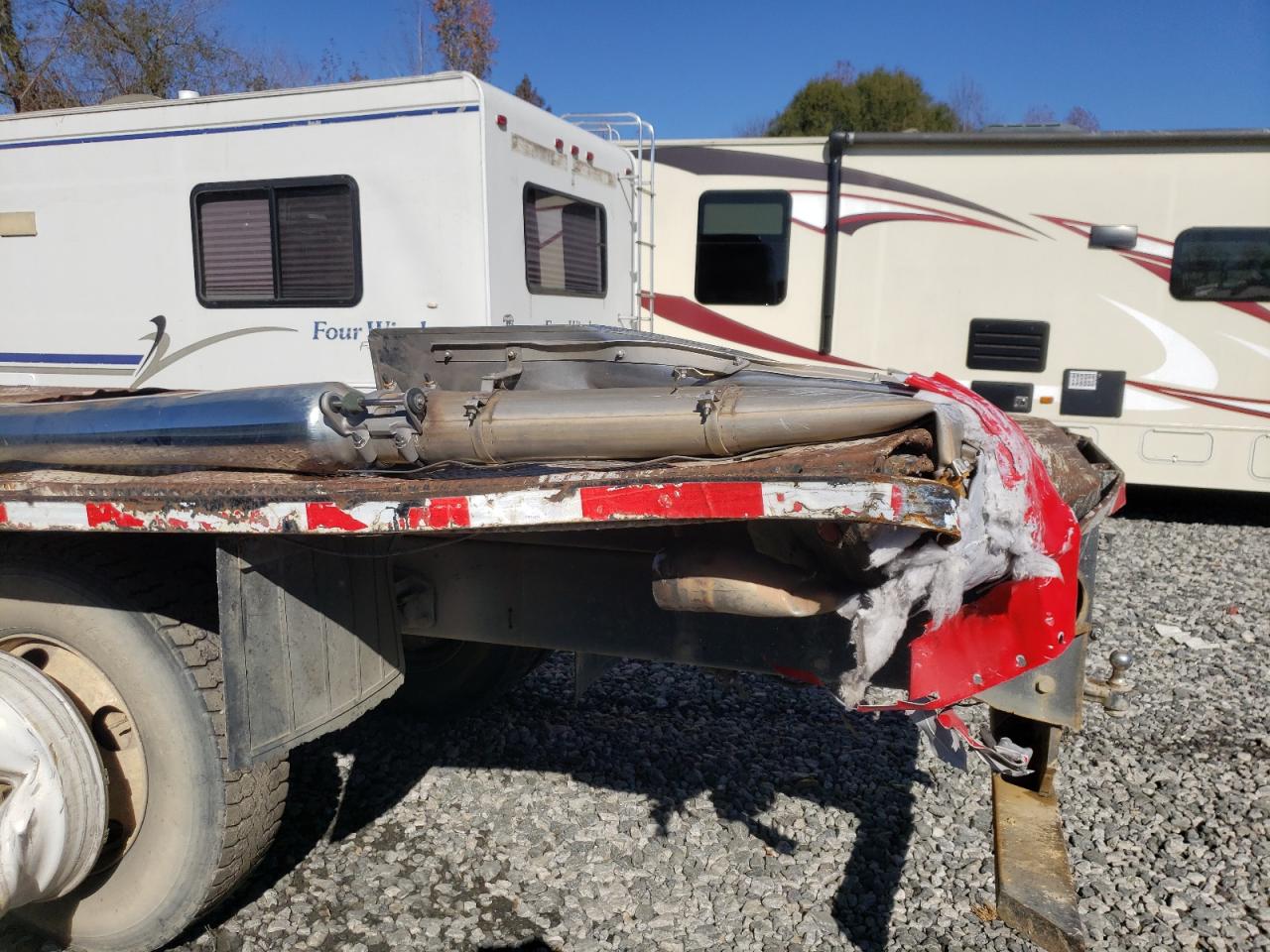 Ford F-650 Super Duty Image 9