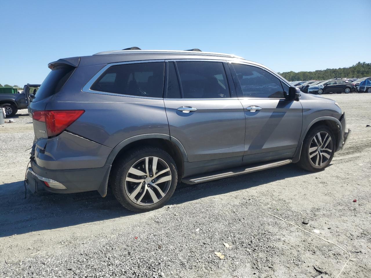 Honda Pilot Touring Image 4