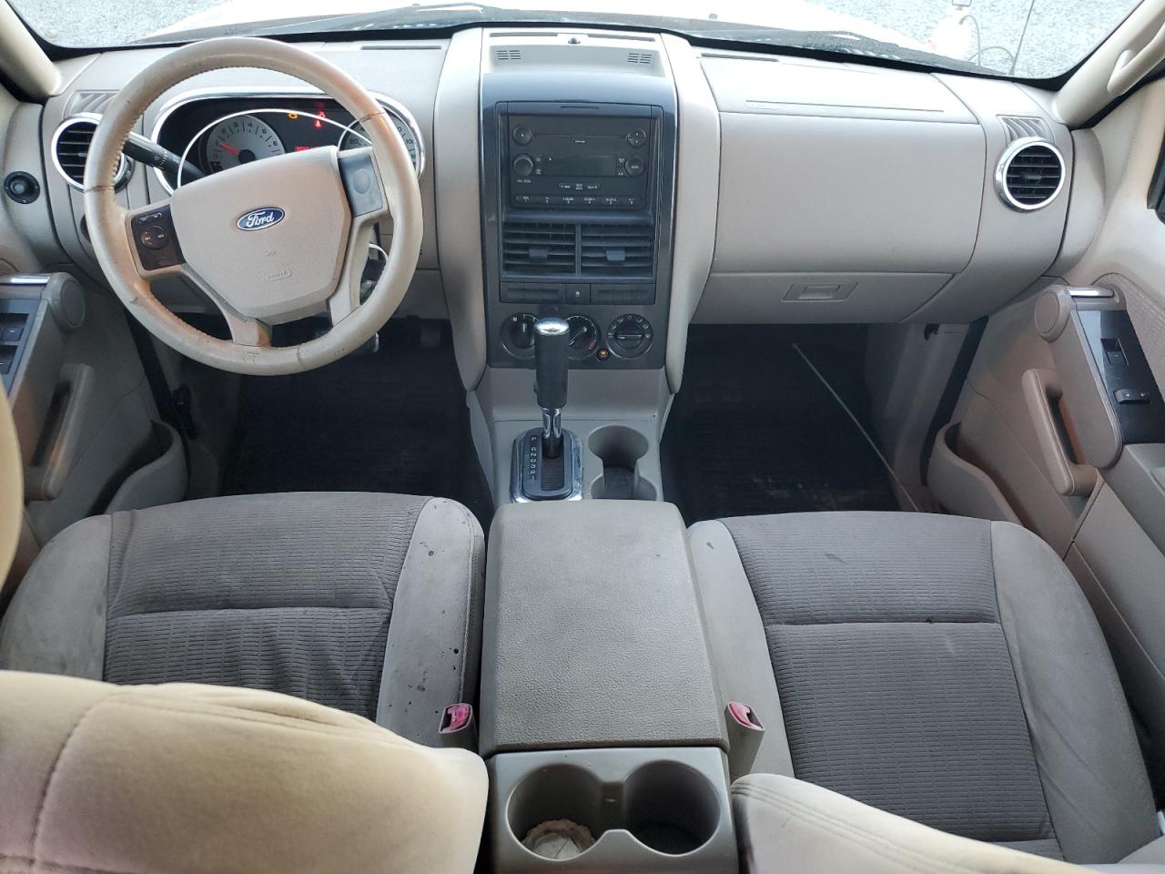 Ford Explorer Xlt Image 8