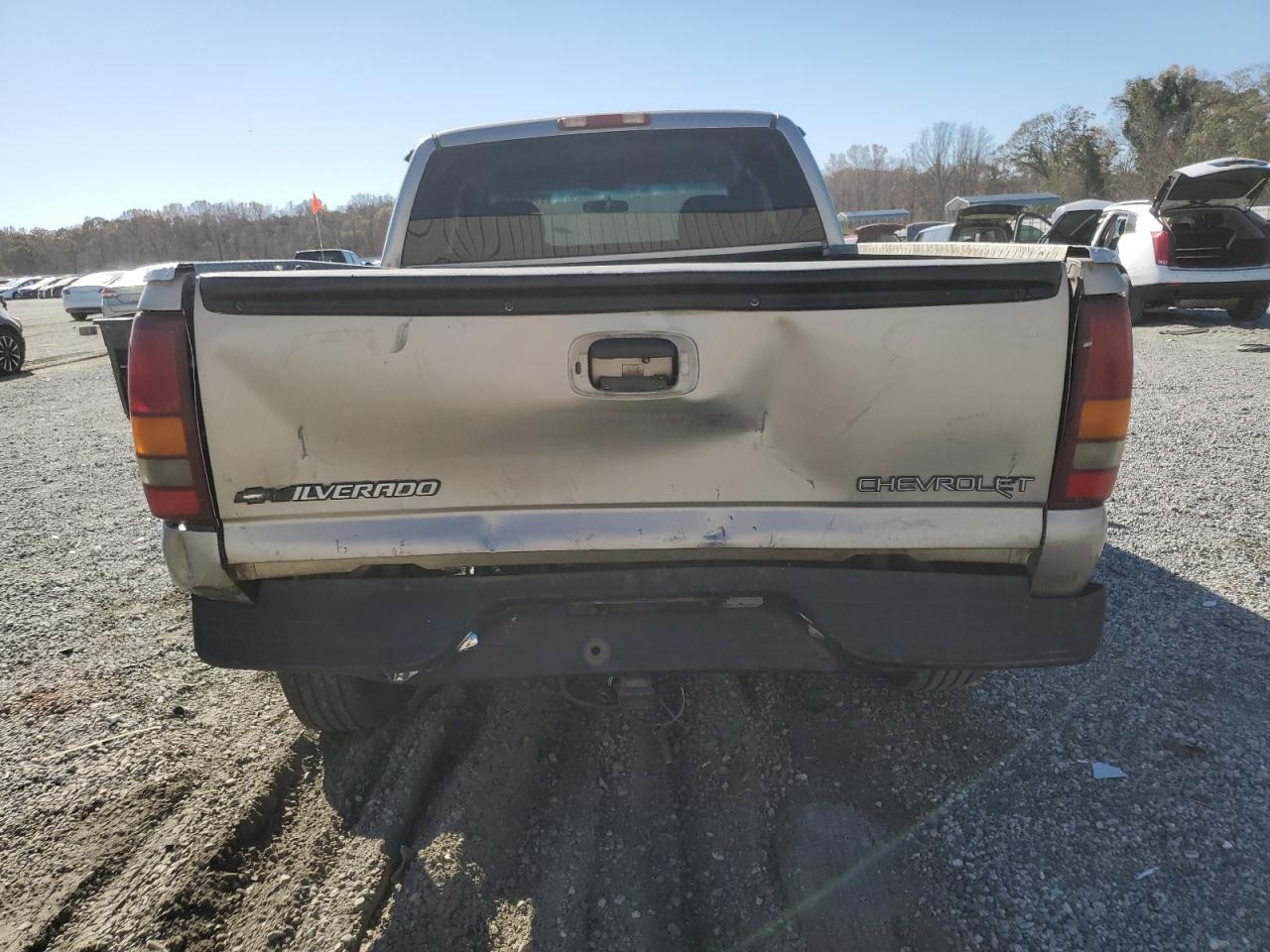 Chevrolet Silverado C1500 Image 2