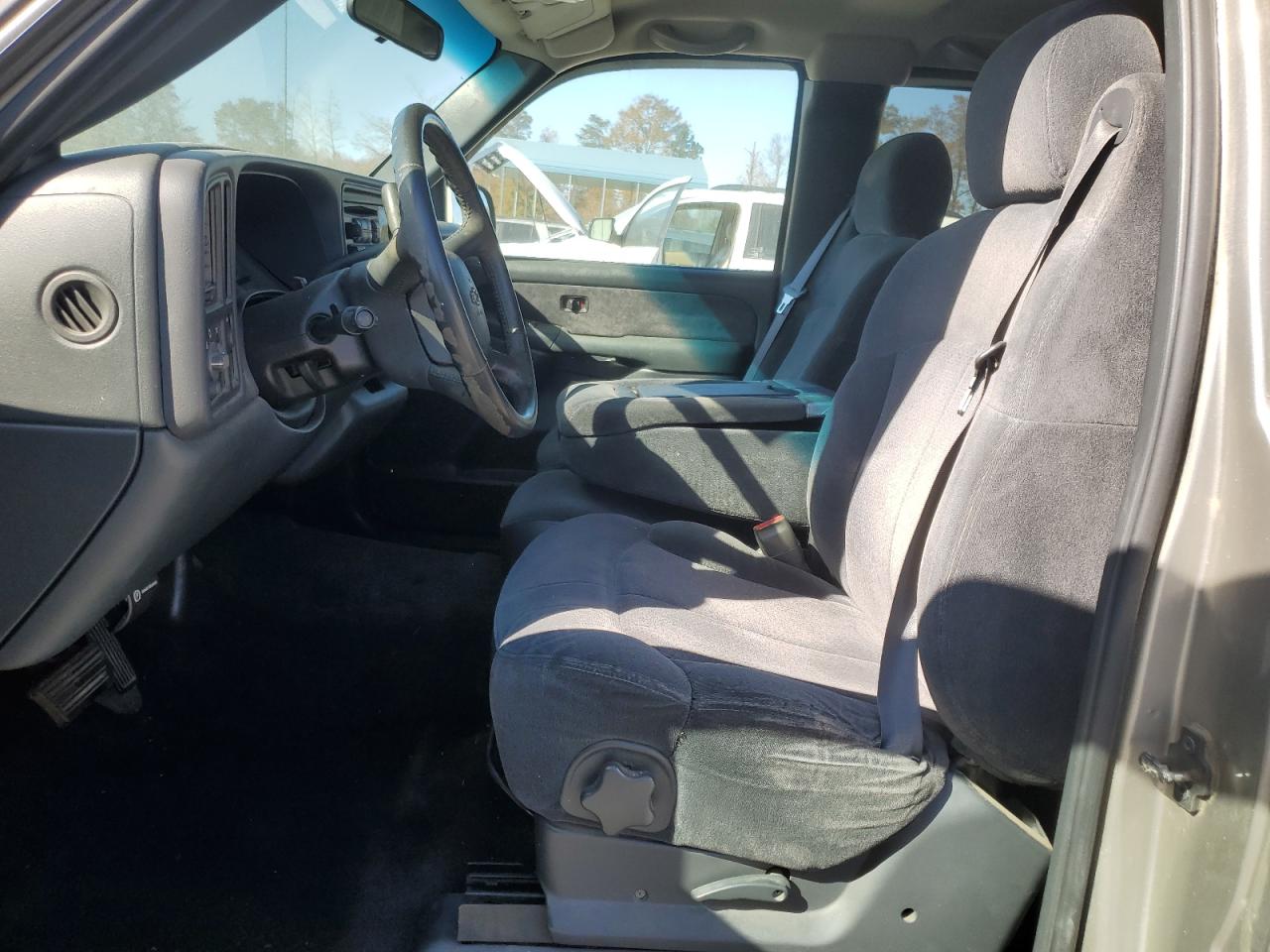 Chevrolet Silverado C1500 Image 12