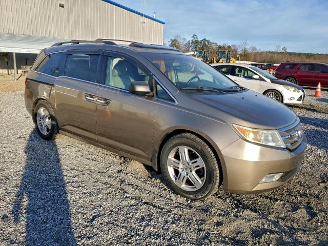 Honda Odyssey Touring Image 3