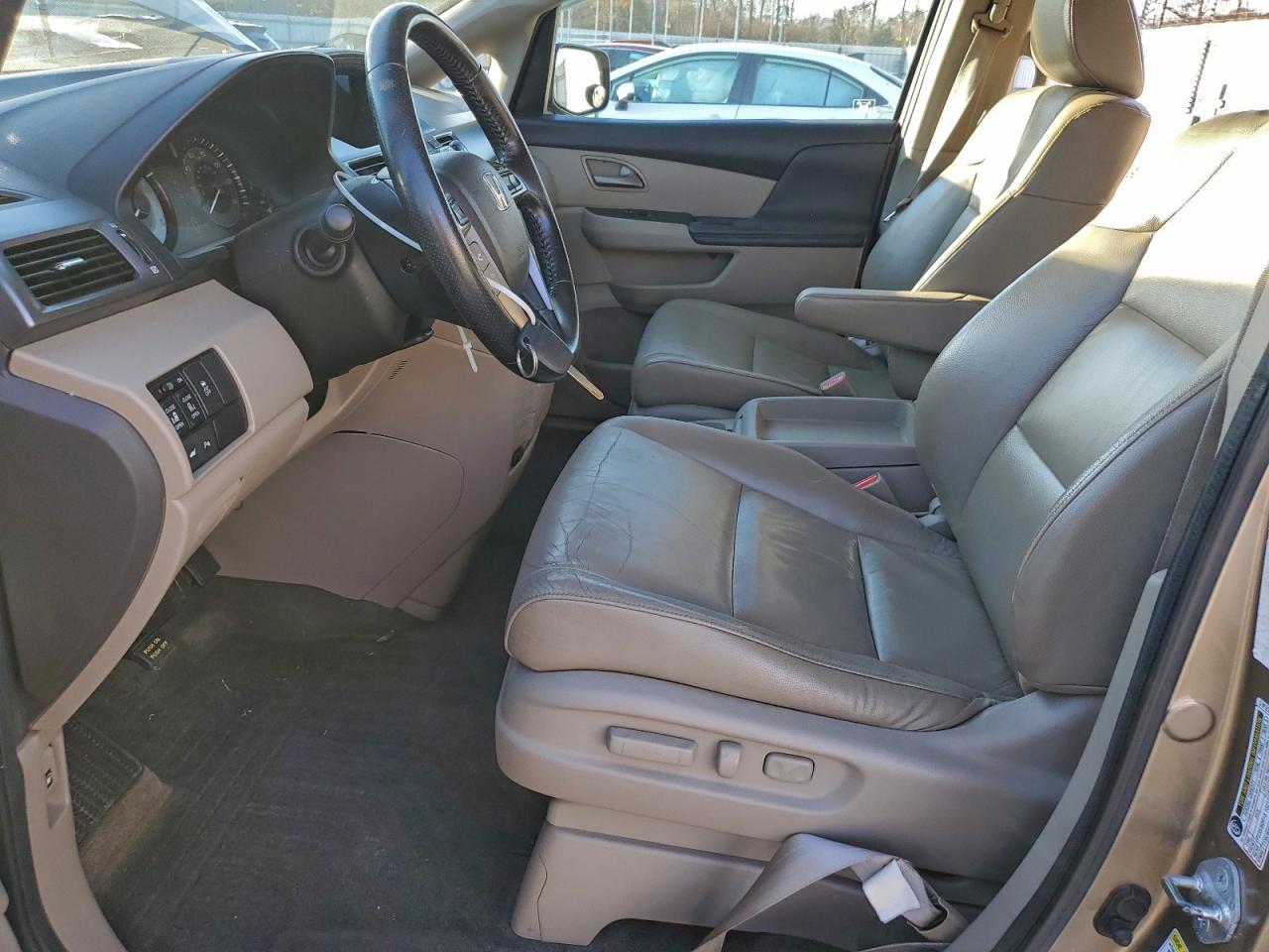 Honda Odyssey Touring Image 2