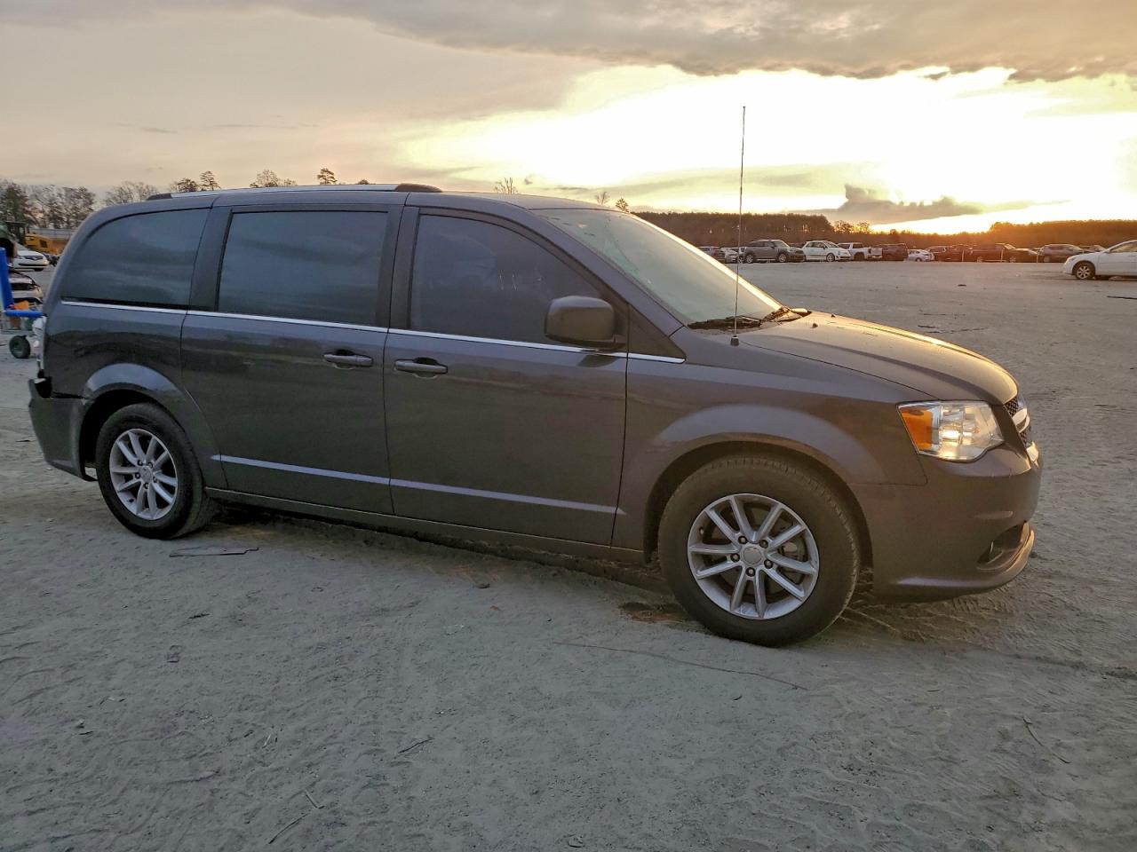 Dodge Caravan Sxt Image 8