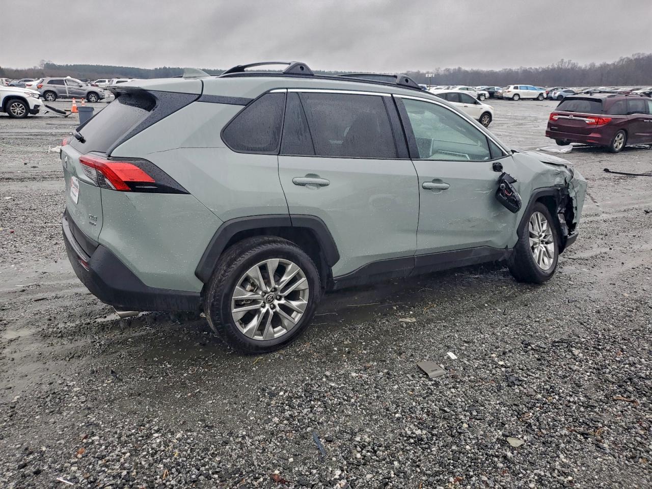 Toyota RAV4 Xle Premium Image 7