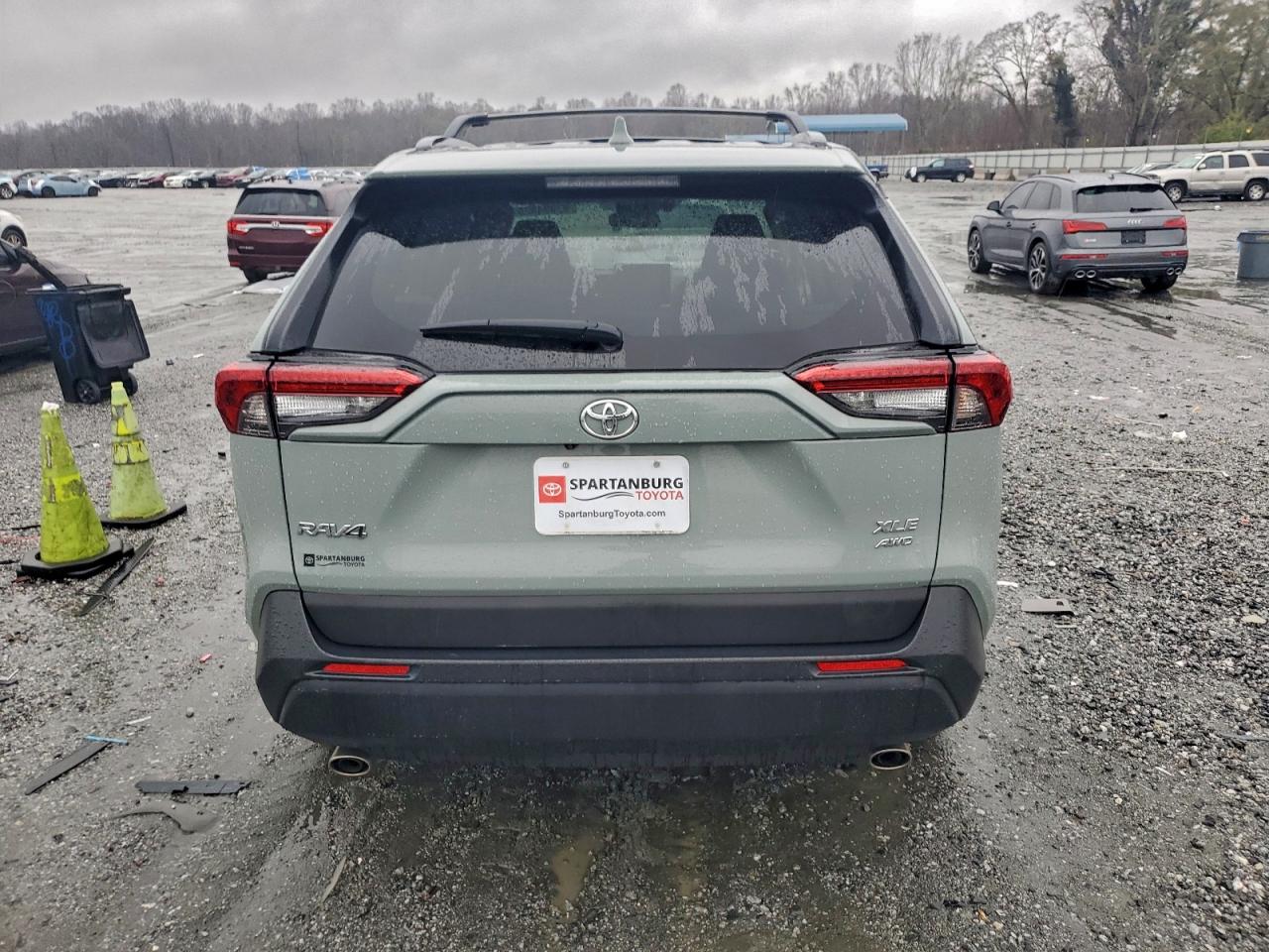 Toyota RAV4 Xle Premium Image 12