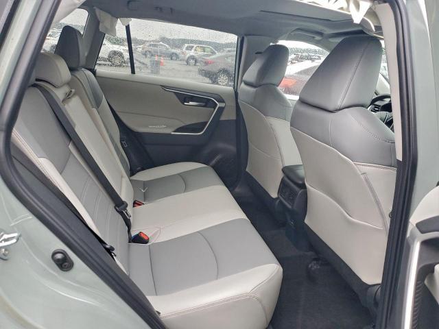 Toyota RAV4 Xle Premium Image 3