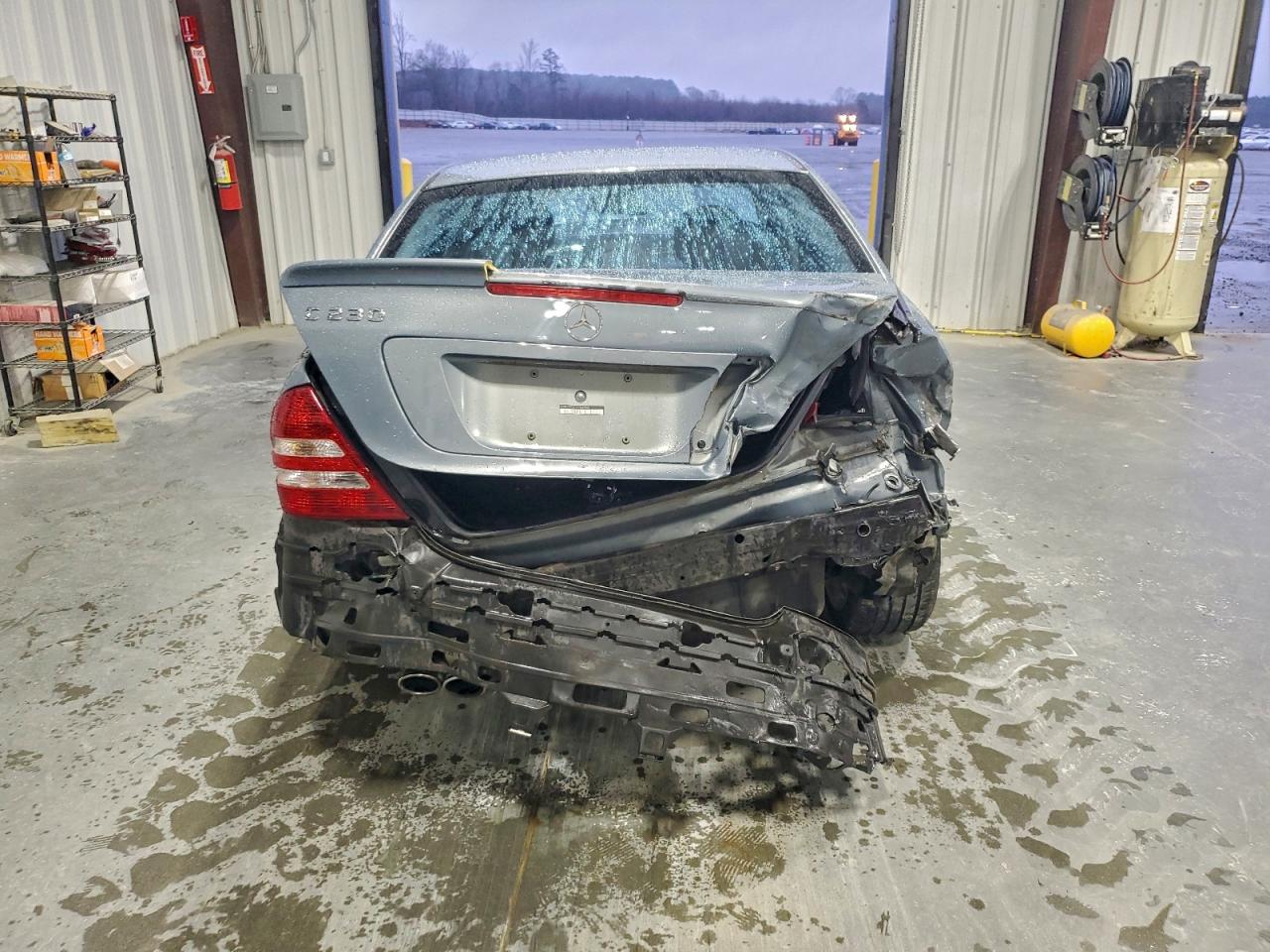 Mercedes-Benz C-Class 230 Image 10