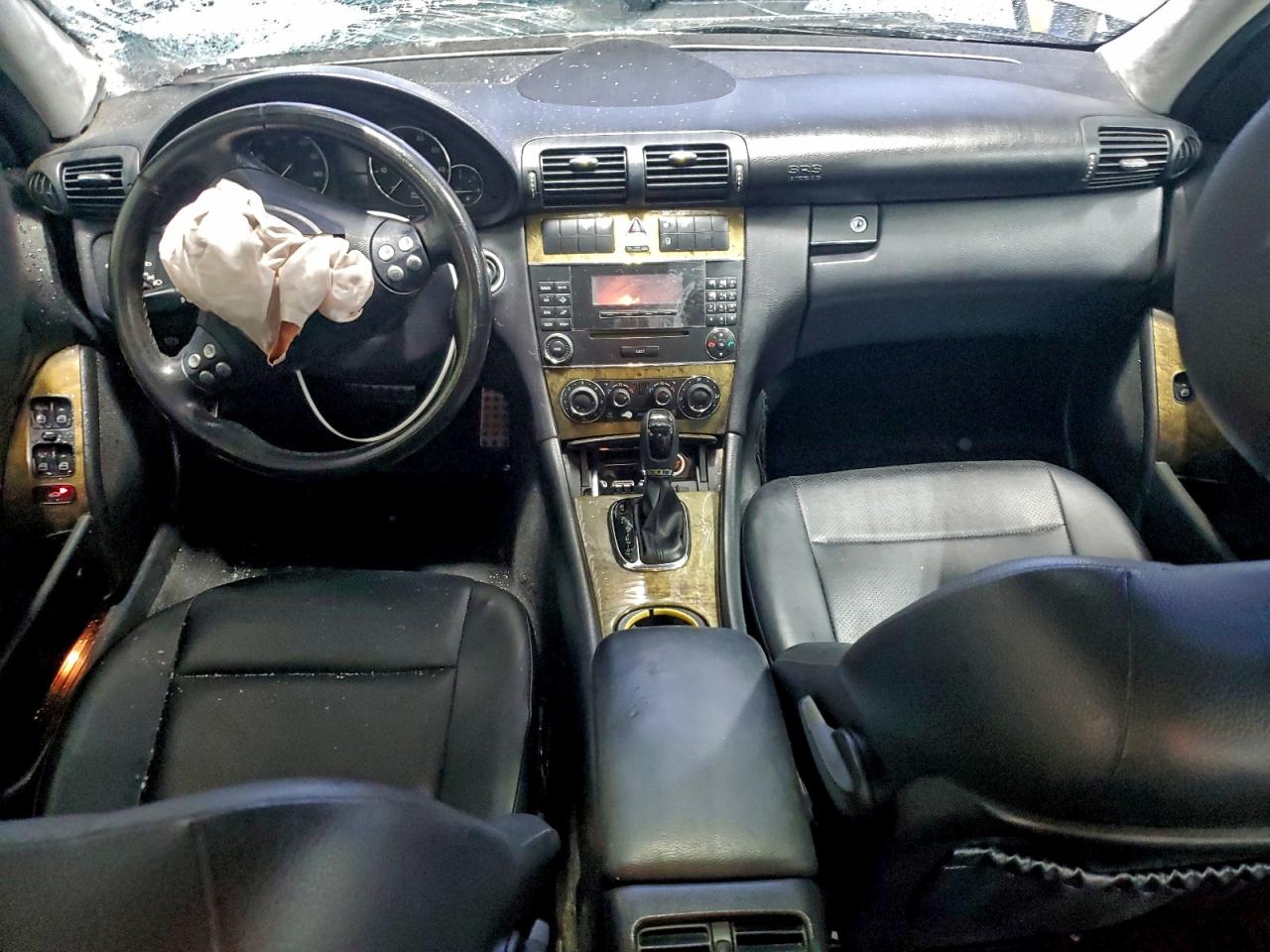 Mercedes-Benz C-Class 230 Image 7