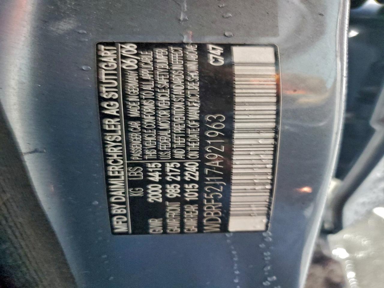 Mercedes-Benz C-Class 230 Image 8