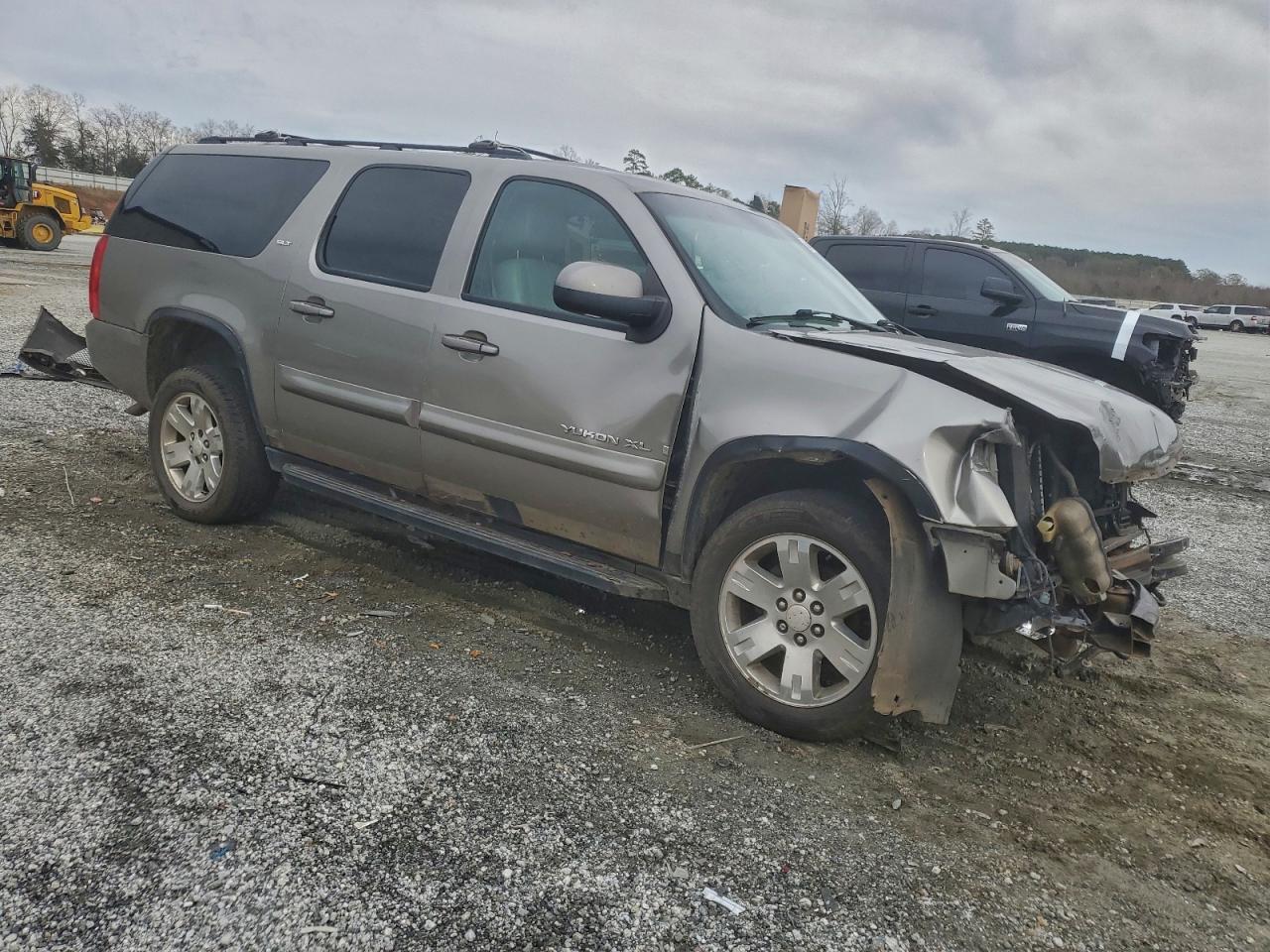 GMC Yukon K1500 Image 12