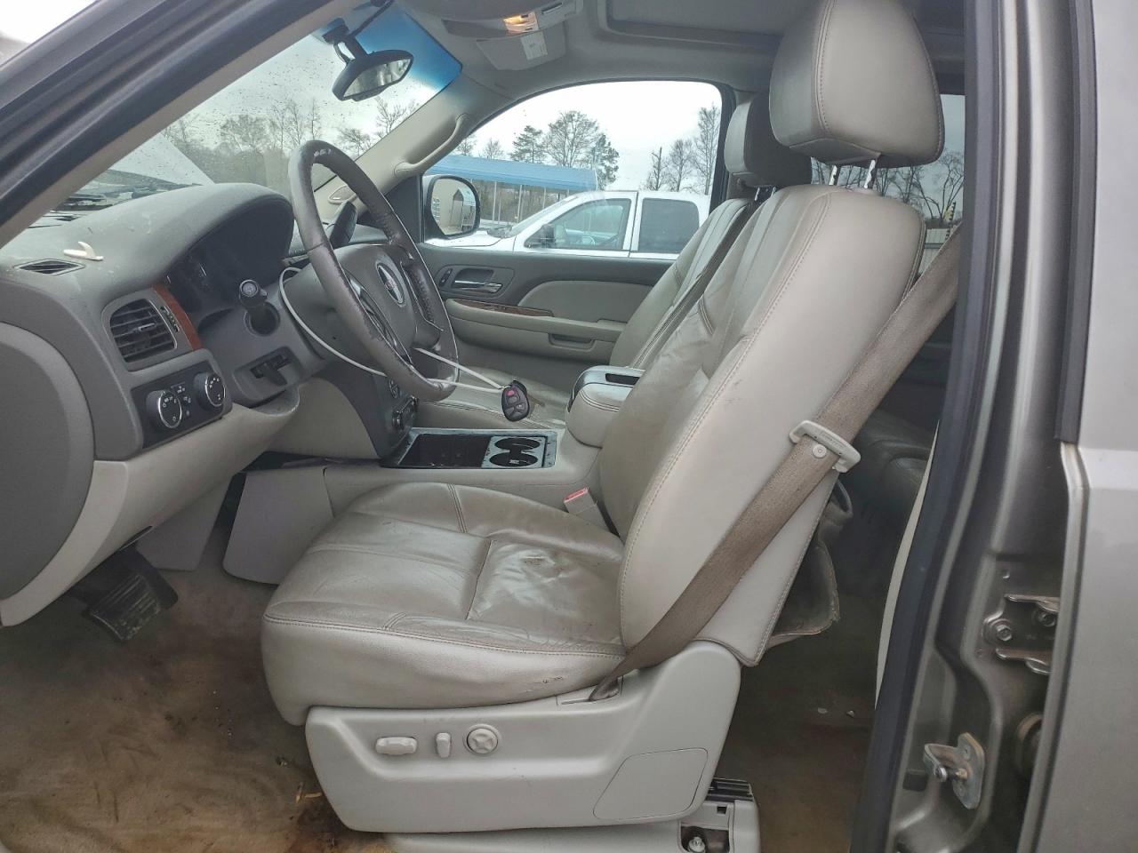 GMC Yukon K1500 Image 7