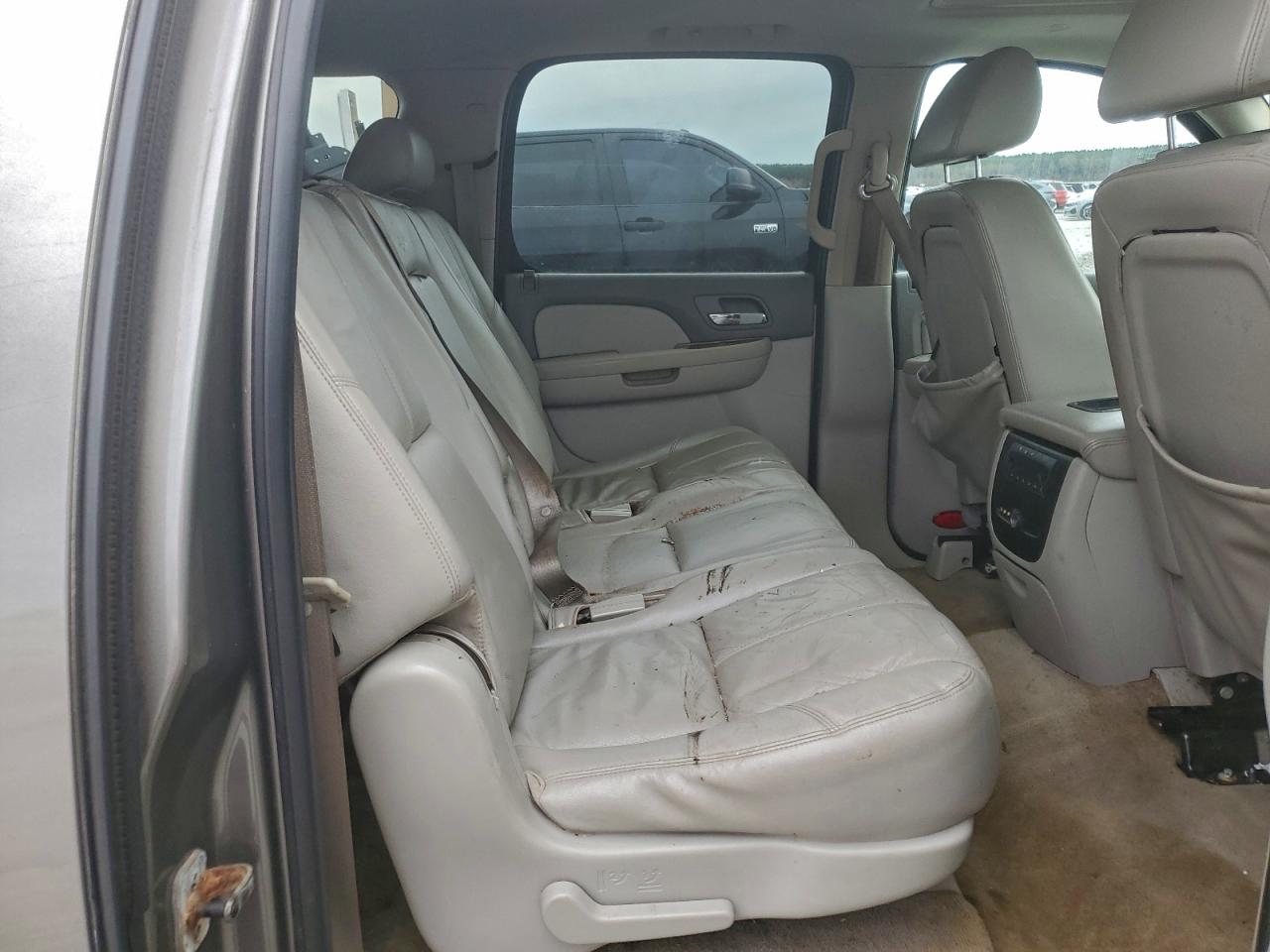 GMC Yukon K1500 Image 10