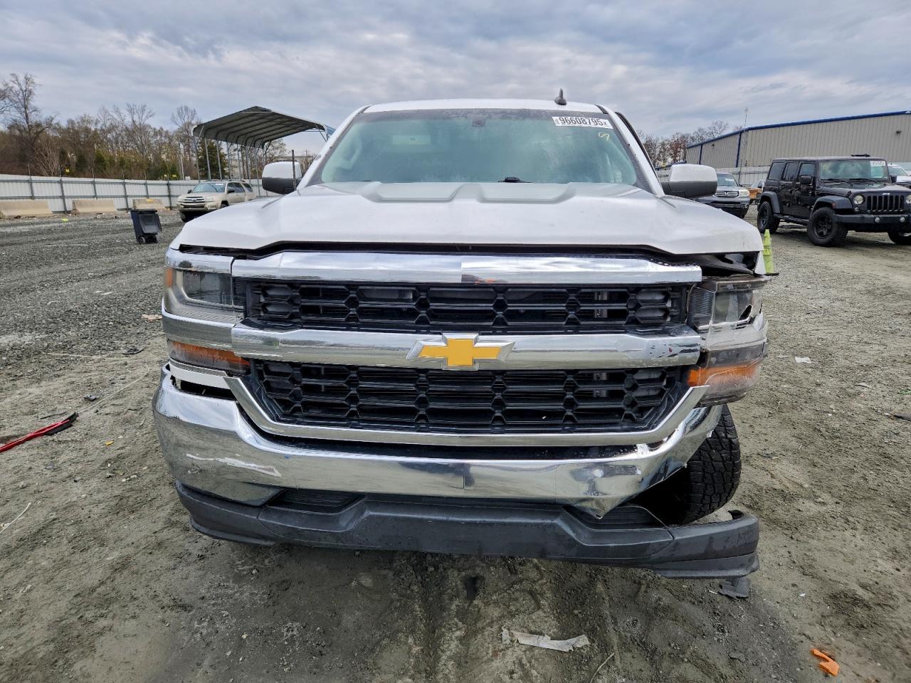 Chevrolet Silverado C1500 Lt Image 9