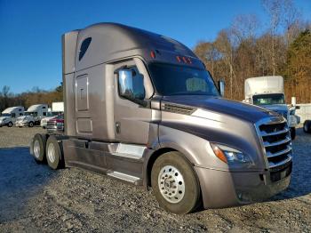  Salvage Freightliner Cascadia 1