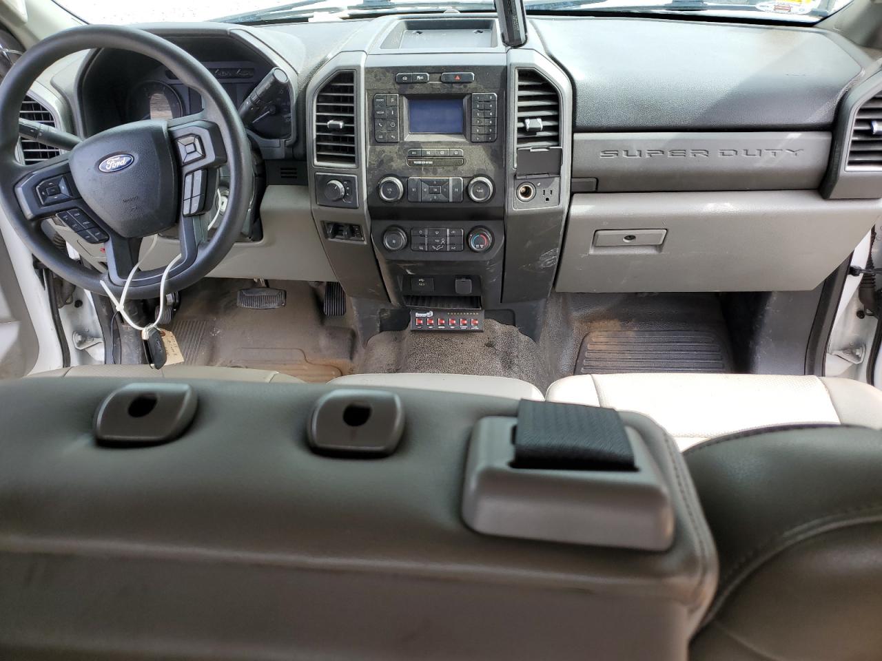 Ford F-550 Super Duty Image 8