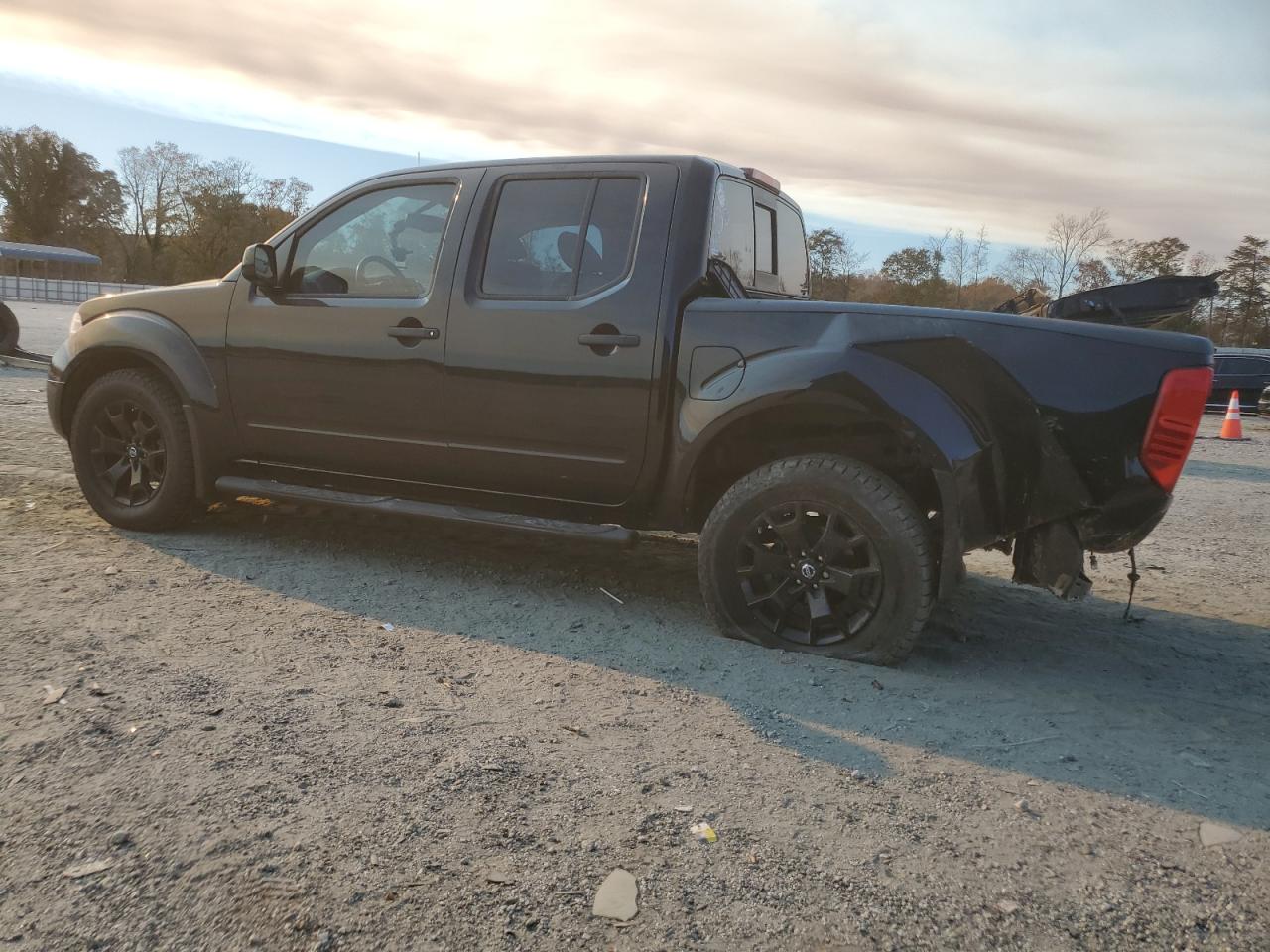 Nissan Frontier S Image 2