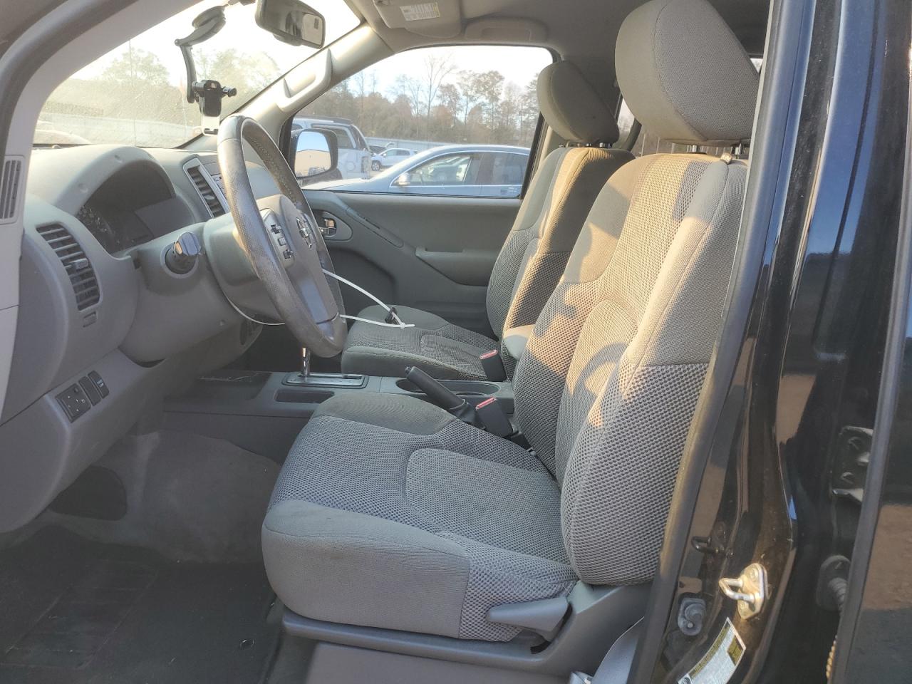 Nissan Frontier S Image 5