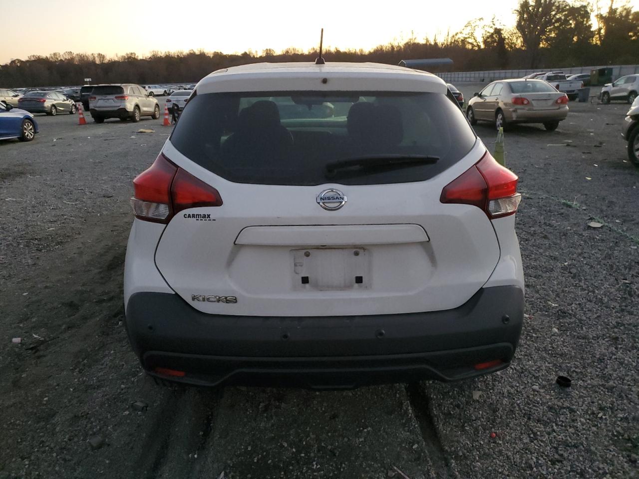 Nissan Kicks S Image 2